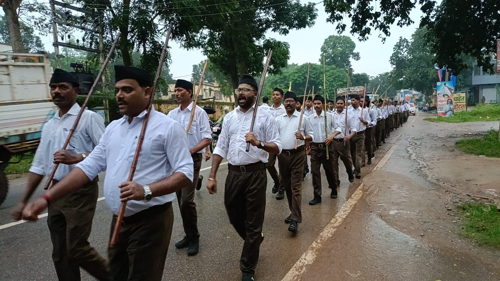 घाघरा हाइ स्कूल के मैदान में राष्ट्रीय स्वयं सेवक संघ आरएसएस के द्वारा हुआ भव्य कार्यक्रम