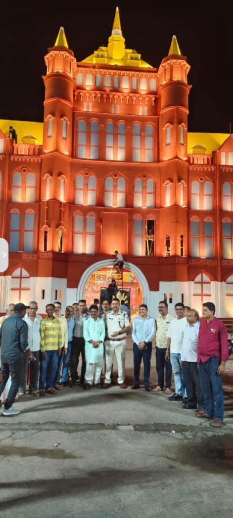 तेनुघाट:दुर्गा पूजा को लेकर प्रशासन सतर्क, शांति बनाए रखने हेतु फ्लैग मार्च तेनुघाट:दुर्गा पूजा को लेकर प्रशासन सतर्क, शांति बनाए रखने हेतु फ्लैग मार्च