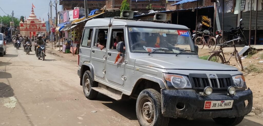 बिशुनपुरा: दुर्गा पूजा को लेकर पुलिस ने निकाला फ्लैग मार्च, प्रशासन सतर्क, सुरक्षा व्यवस्था को लेकर कड़ी निगरानी जारी बिशुनपुरा: दुर्गा पूजा को लेकर पुलिस ने निकाला फ्लैग मार्च, प्रशासन सतर्क, सुरक्षा व्यवस्था को लेकर कड़ी निगरानी जारी