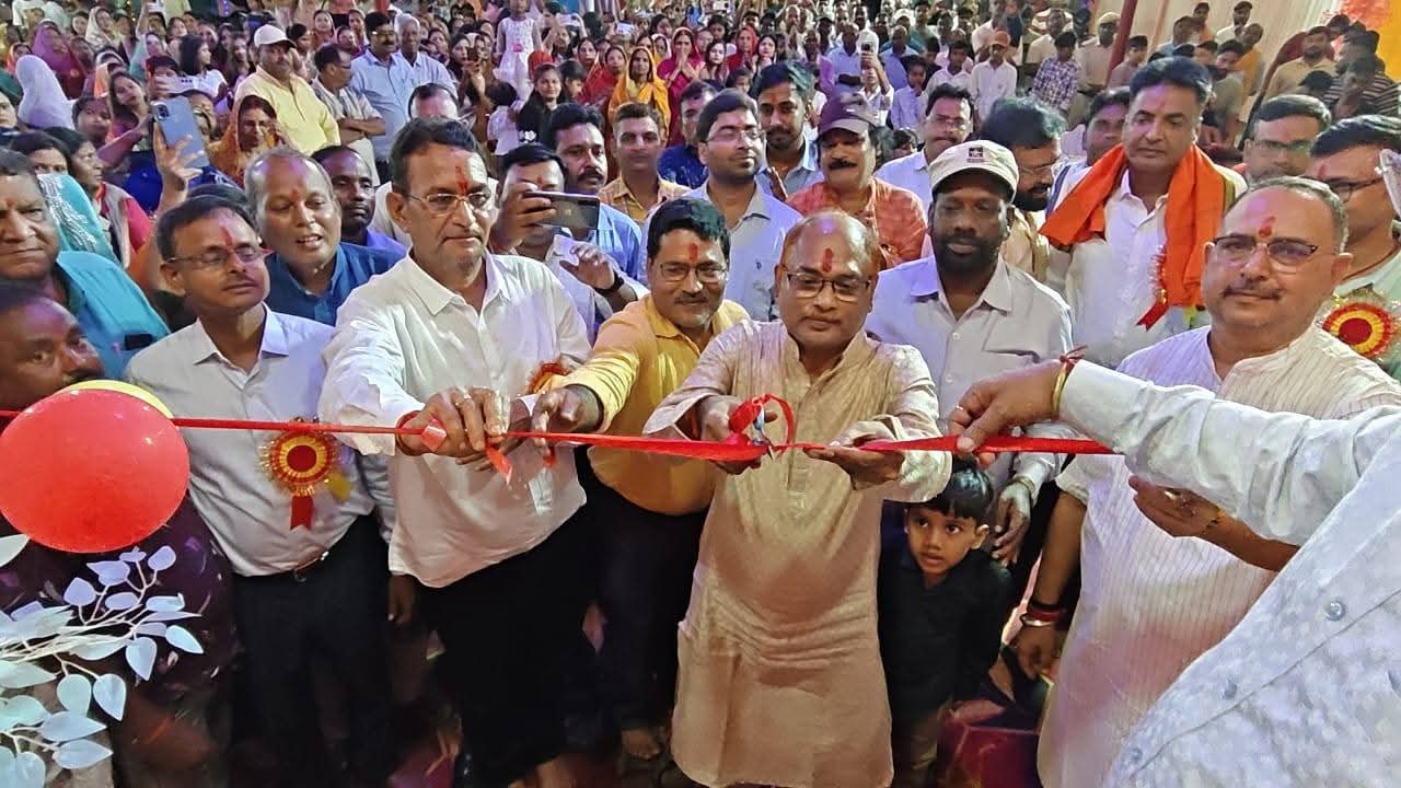 गोमिया:स्वांग में मां दुर्गा का पट खुला,भक्तों ने जयकारों संग की पूजा-अर्चना