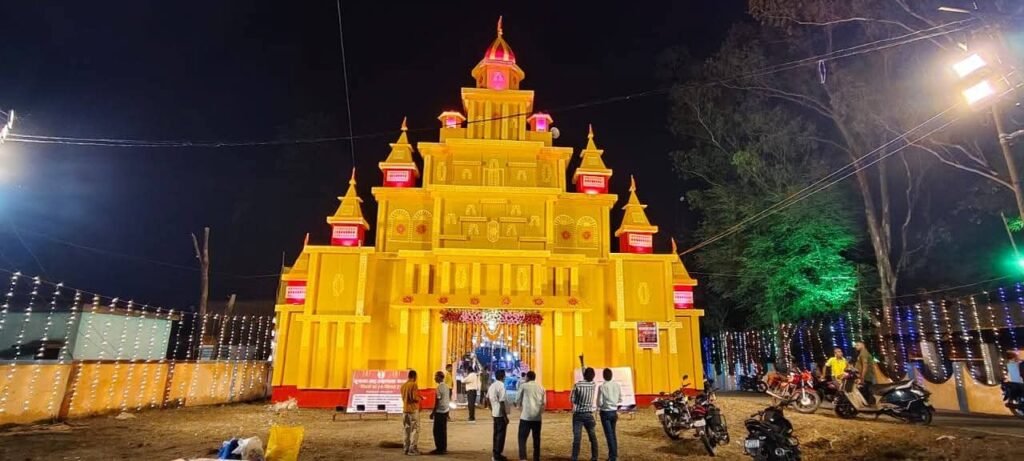 गोमिया:स्वांग में मां दुर्गा का पट खुला,भक्तों ने जयकारों संग की पूजा-अर्चना गोमिया:स्वांग में मां दुर्गा का पट खुला,भक्तों ने जयकारों संग की पूजा-अर्चना