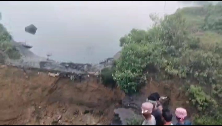 बेरमो में भू धसान की घटना, बाल बाल बचे लोग बेरमो में भू धसान की घटना, बाल बाल बचे लोग