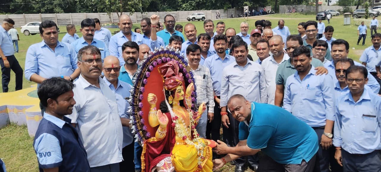 हर्षोल्लास के साथ बाबा विश्वकर्मा का विसर्जन हुआ संपन्न।