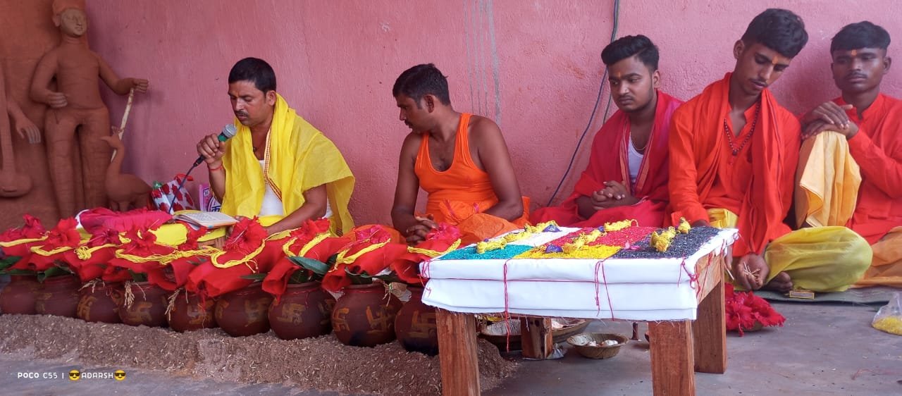 सरयू में माँ दुर्गा की आराधना के साथ दुर्गा पूजा महोत्सव का शुभारंभ