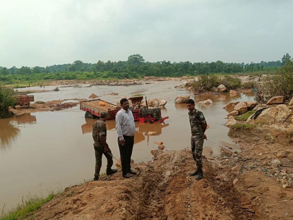 औरंगा नदी तट से अवैध बालू लदा ट्रैक्टर जब्त