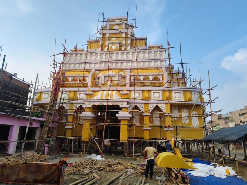 मिर्जाचौकी:दुर्गा पूजा की तैयारियां अंतिम चरण में मिर्जाचौकी:दुर्गा पूजा की तैयारियां अंतिम चरण में