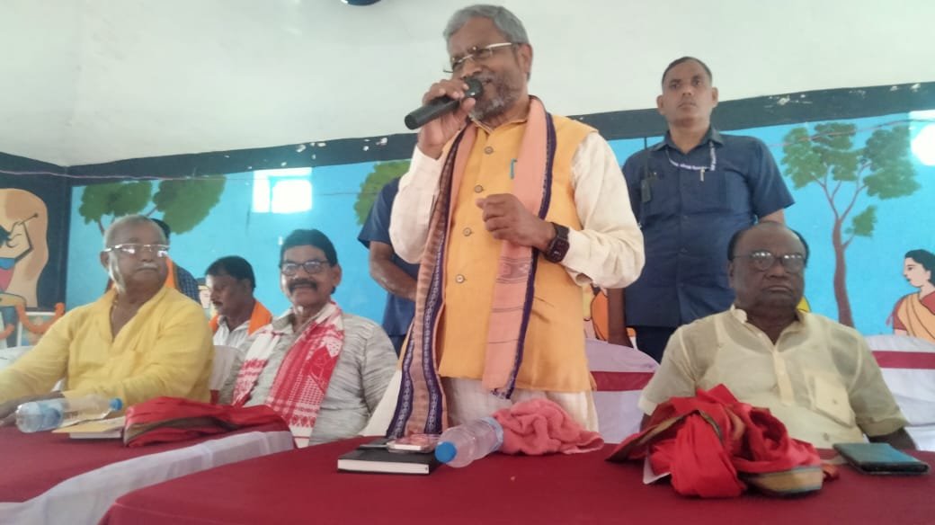 मिर्जाचौकी में बाबूलाल मरांडी ने की बैठक, कार्यकर्ताओं को किया सम्मानित मिर्जाचौकी में बाबूलाल मरांडी ने की बैठक, कार्यकर्ताओं को किया सम्मानित