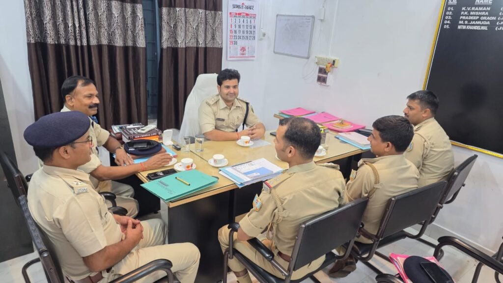 बरहड़वा में अपराध गोष्ठी, लंबित मामलों के त्वरित निपटारे का निर्देश बरहड़वा में अपराध गोष्ठी, लंबित मामलों के त्वरित निपटारे का निर्देश