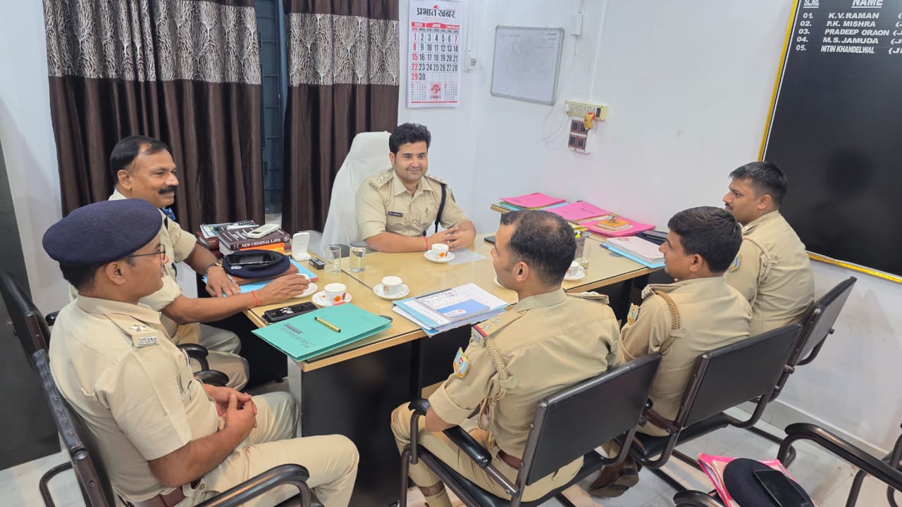 बरहड़वा में अपराध गोष्ठी, लंबित मामलों के त्वरित निपटारे का निर्देश