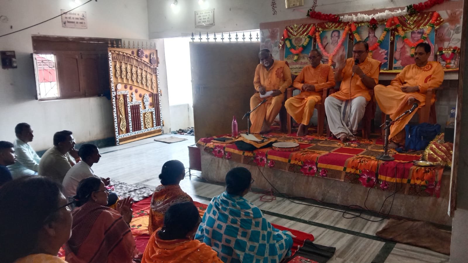 बरहरवा में गायत्री परिवार की बैठक, शताब्दी समारोह की तैयारी शुरू बरहरवा में गायत्री परिवार की बैठक, शताब्दी समारोह की तैयारी शुरू