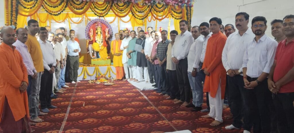 टाटा मोटर्स में धूमधाम से मना विश्वकर्मा पूजा , हजारों लोग हुए पूजा में शामिल ।