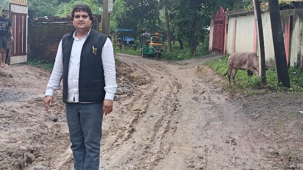 पाइपलाइन बिछाने में लापरवाही से नारकीय स्थिति, ठेकेदार को ब्लैकलिस्ट करने की मांग पाइपलाइन बिछाने में लापरवाही से नारकीय स्थिति, ठेकेदार को ब्लैकलिस्ट करने की मांग