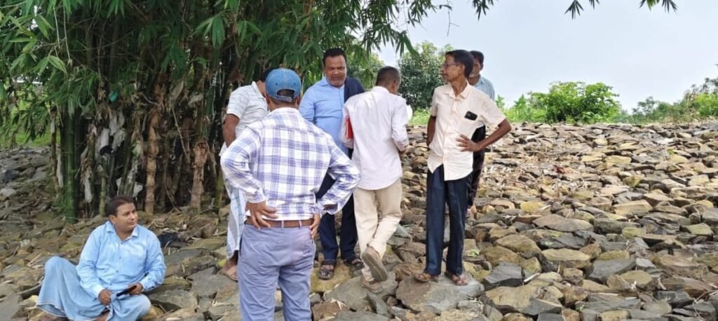 रेलवे अभियंता टीम ने किया पुल संख्या 397 का निरीक्षण, डीआरएम को सौंपी जाएगी रिपोर्ट रेलवे अभियंता टीम ने किया पुल संख्या 397 का निरीक्षण, डीआरएम को सौंपी जाएगी रिपोर्ट