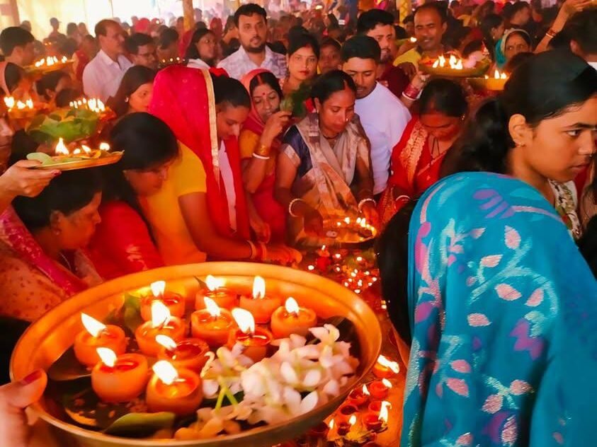 आईईएल दुर्गा पूजा पंडाल में संधि बलि और दीप दान का आयोजन