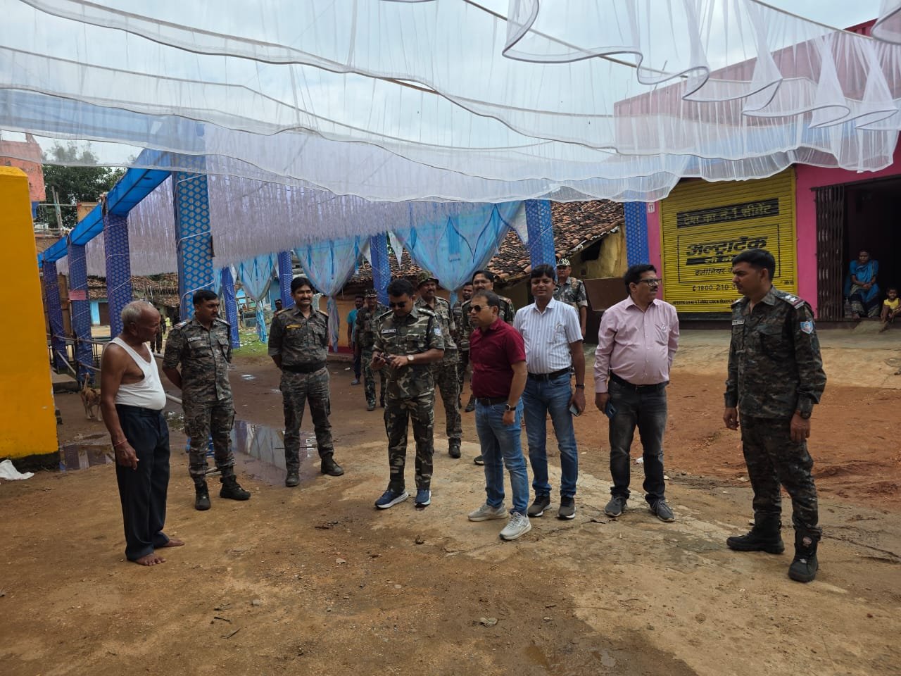 दुर्गा पूजा पर लातेहार प्रशासन सतर्क, शांति-व्यवस्था बनाए रखने को निरीक्षण एवं छापेमारी अभियान जारी दुर्गा पूजा पर लातेहार प्रशासन सतर्क, शांति-व्यवस्था बनाए रखने को निरीक्षण एवं छापेमारी अभियान जारी