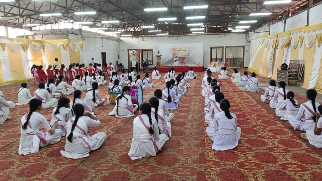 राष्ट्र सेविका समिति का भव्य पथ संचलन कार्यक्रम आयोजित राष्ट्र सेविका समिति का भव्य पथ संचलन कार्यक्रम आयोजित
