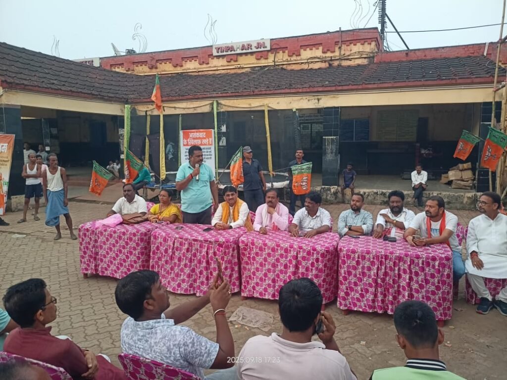 बरहरवा में मेगा स्वास्थ्य शिविर: 1022 लोगों की हुई जांच, महिलाओं को मिला सर्वाइकल कैंसर से निजात का अवसर
