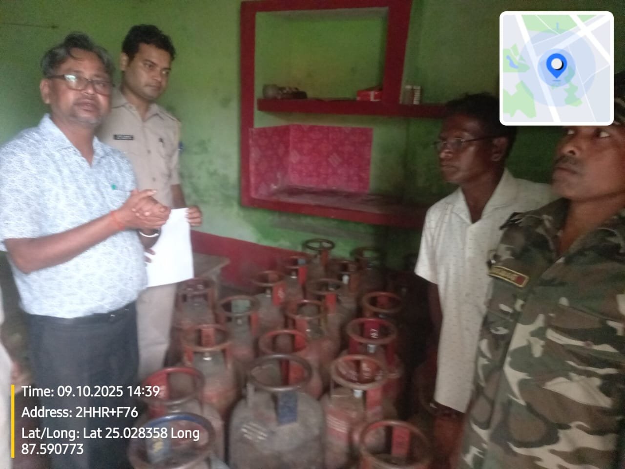 गैस सिलिंडर की कालाबजारी पर प्रशासन की बड़ी कार्रवाई, किराना दुकान से 30 सिलिंडर जब्त गैस सिलिंडर की कालाबजारी पर प्रशासन की बड़ी कार्रवाई, किराना दुकान से 30 सिलिंडर जब्त