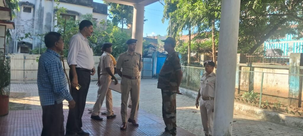 डिस्ट्रिक्ट कमांडेंट ने सामुदायिक स्वास्थ्य केंद्र बरहेट का किया औचक निरीक्षण डिस्ट्रिक्ट कमांडेंट ने सामुदायिक स्वास्थ्य केंद्र बरहेट का किया औचक निरीक्षण