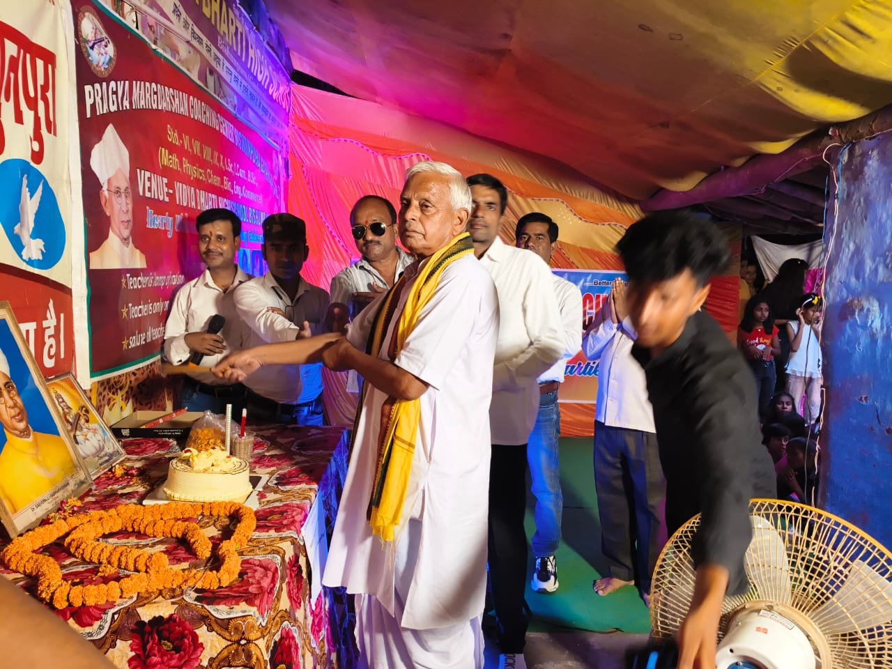 शिक्षक दिवस धूमधाम और हर्षौल्लास के साथ मनाया गया,डॉ सर्वपल्ली राधाकृष्णन को किया गया नमन शिक्षक दिवस धूमधाम और हर्षौल्लास के साथ मनाया गया,डॉ सर्वपल्ली राधाकृष्णन को किया गया नमन