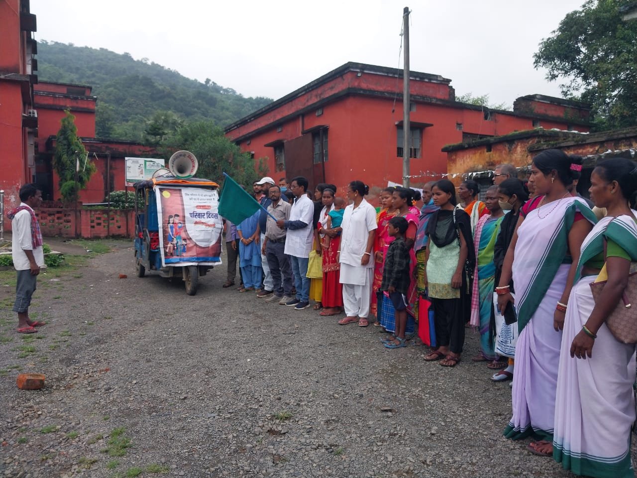 बच्चों को खिलाई गई अल्बेंडाजो की गोली. बच्चों को खिलाई गई अल्बेंडाजो की गोली.