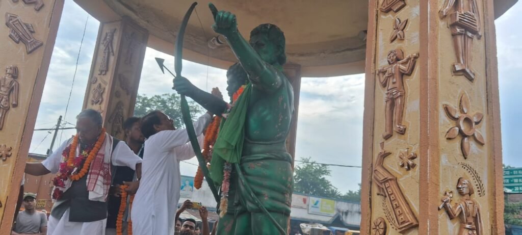 कॉंग्रेस प्रदेश अध्यक्ष ने सिद्धू कान्हु के प्रतिमा पर किया माल्यार्पण,कार्यकर्ताओं ने किया स्वागत कॉंग्रेस प्रदेश अध्यक्ष ने सिद्धू कान्हु के प्रतिमा पर किया माल्यार्पण,कार्यकर्ताओं ने किया स्वागत