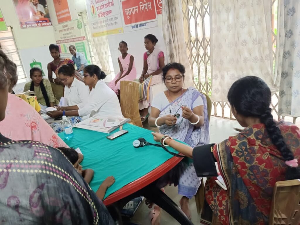 प्रधानमंत्री मातृत्व सुरक्षित अभियान के तहत 102 गर्भवती महिलाओं की जांच