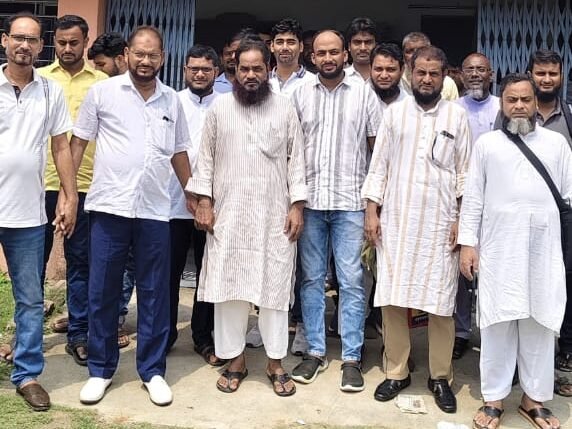 मदरसा में साइकिल,पोषक व अन्य सुविधाओं की मांग को लेकर शिक्षक संघ ने डीएसई से की मुलाकात मदरसा में साइकिल,पोषक व अन्य सुविधाओं की मांग को लेकर शिक्षक संघ ने डीएसई से की मुलाकात