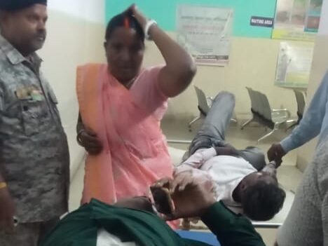 गोमिया में दो बाइक की भिड़ंत, दो गंभीर घायल