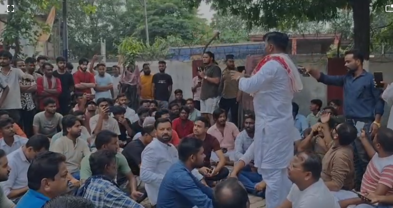 मोहम्मद साहब पर विवादित सोशल मीडिया पोस्ट को लेकर "एक समुदाय"में आक्रोश