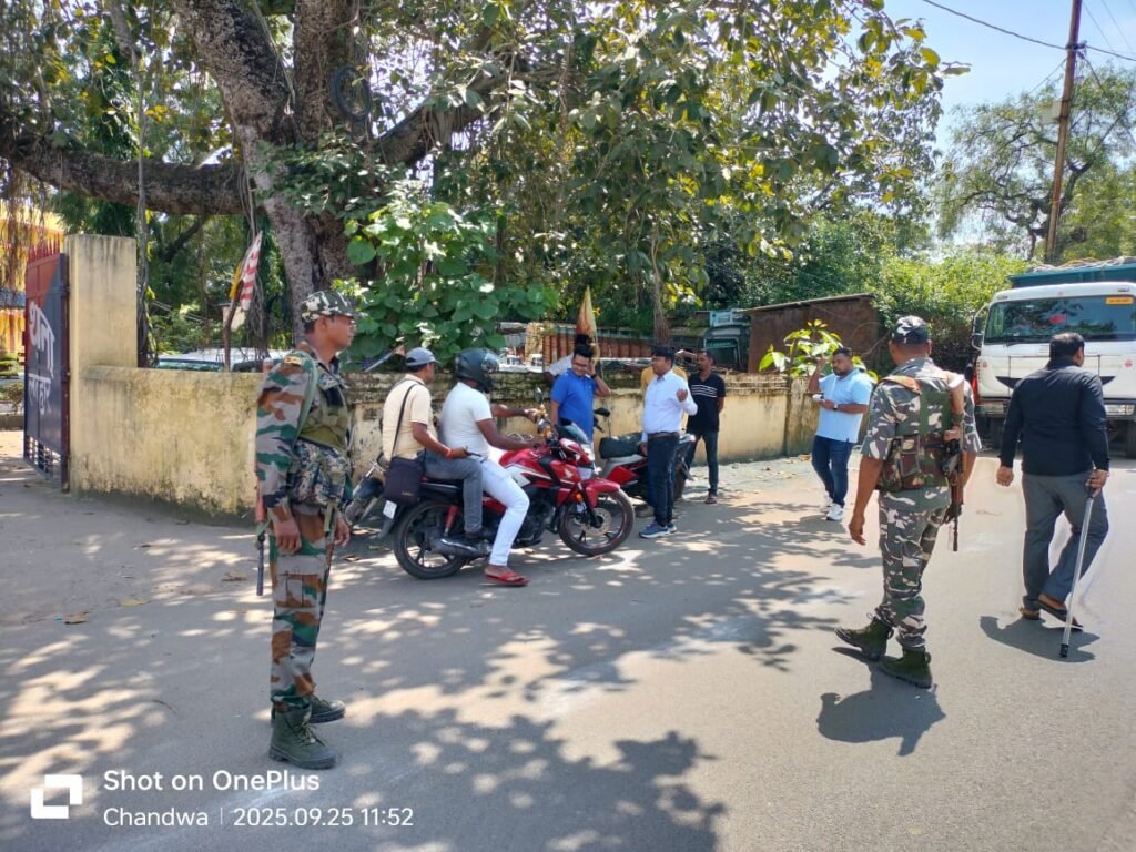 लातेहार में दुर्गा पूजा के दौरान सड़क सुरक्षा के लिए वाहन जांच अभियान लातेहार में दुर्गा पूजा के दौरान सड़क सुरक्षा के लिए वाहन जांच अभियान