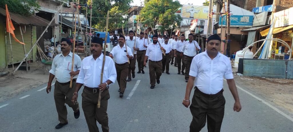 राजमहल में राष्ट्रीय स्वयंसेवक संघ का पथ संचलन कार्यक्रम संपन्न राजमहल में राष्ट्रीय स्वयंसेवक संघ का पथ संचलन कार्यक्रम संपन्न