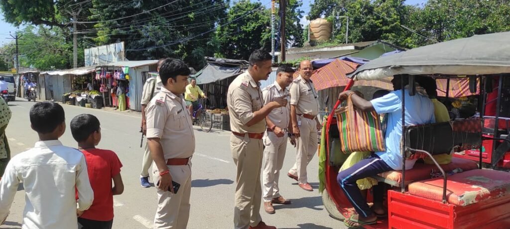 राजमहल में टोटो-ऑटो चालकों के लिए चला ड्रेस कोड जागरूकता अभियान