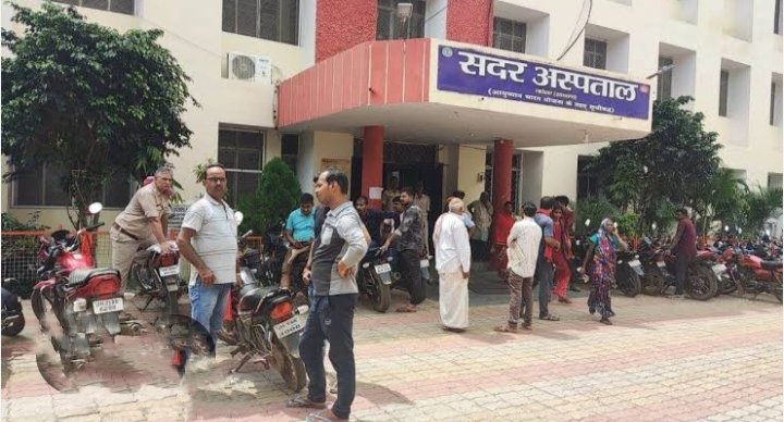 लातेहार सदरअस्पताल में शॉर्ट सर्किट से आग, कर्मियों की तत्परता से टला बड़ा हादसा लातेहार सदरअस्पताल में शॉर्ट सर्किट से आग, कर्मियों की तत्परता से टला बड़ा हादसा