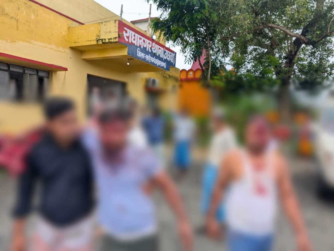 जमीन विवाद में खुनी संघर्ष,दो पक्षों के आठ लोग घायल जमीन विवाद में खुनी संघर्ष,दो पक्षों के आठ लोग घायल