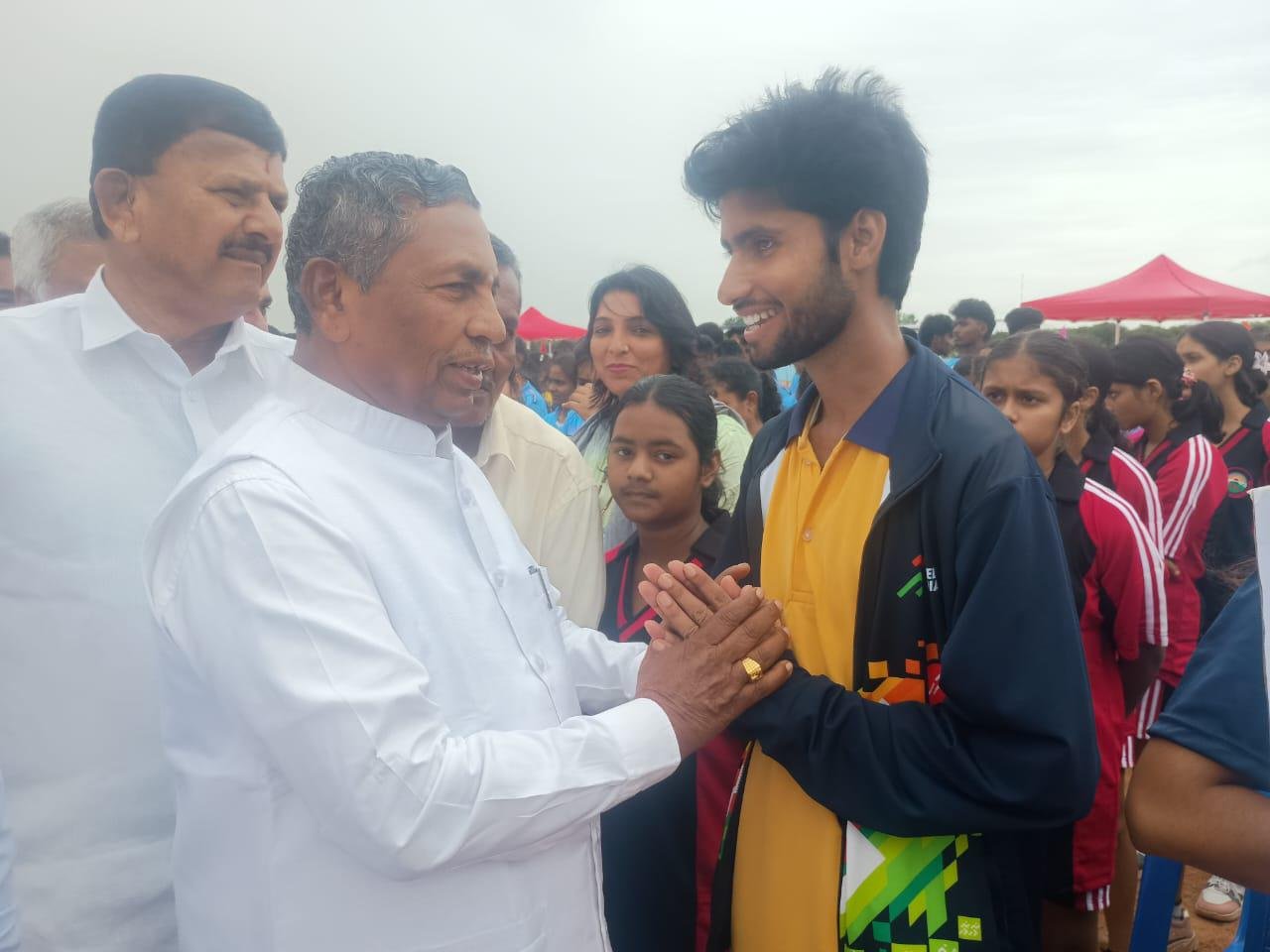 हरिमोहन सिंह बने बिहार स्टेट जूनियर बालिका थ्रो बॉल टीम के कोच, मुंगेर के खिलाड़ियों के लिए बड़ी प्रेरणा हरिमोहन सिंह बने बिहार स्टेट जूनियर बालिका थ्रो बॉल टीम के कोच, मुंगेर के खिलाड़ियों के लिए बड़ी प्रेरणा