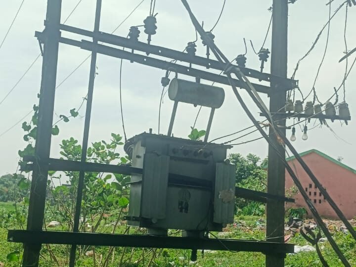 धोबी टोला में ट्रांसफार्मर जलने से अंधकार, ग्रामीण परेशान धोबी टोला में ट्रांसफार्मर जलने से अंधकार, ग्रामीण परेशान