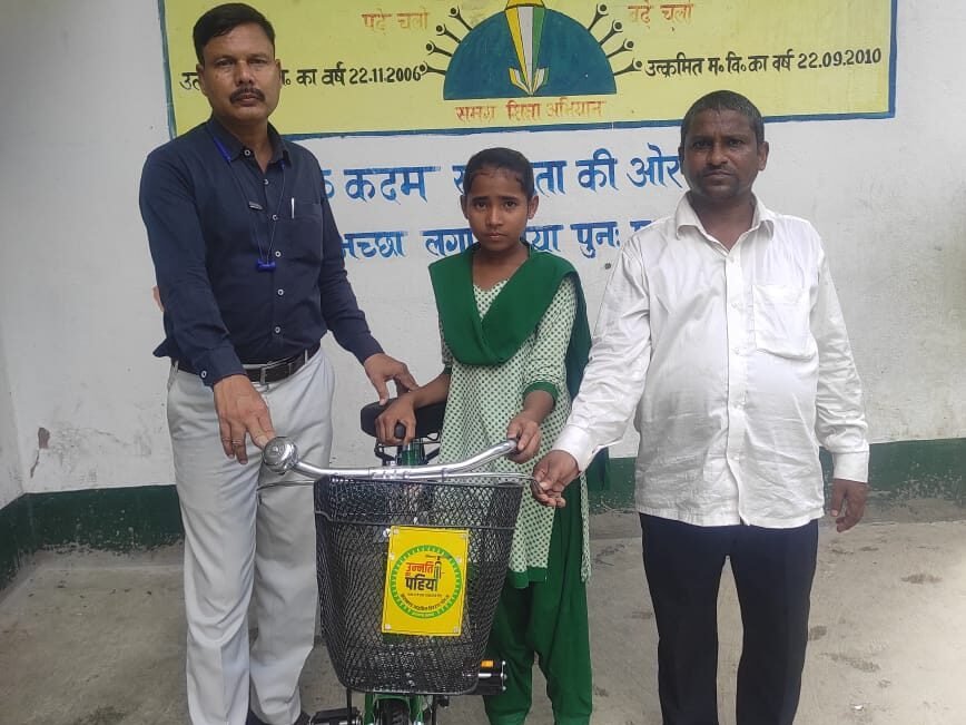 बरहरवा विद्यार्थियों को मिली साइकिल की सौगात