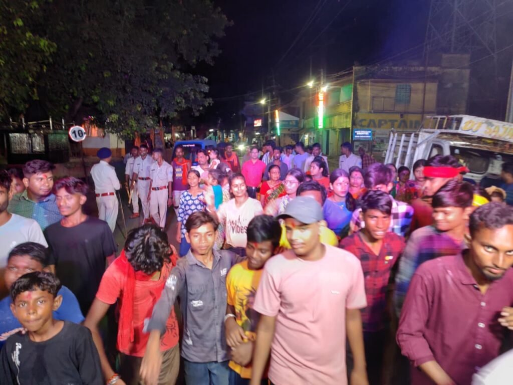 “अगले बरस तू जल्दी आना” जयकारों के बीच गणेश भगवान को दी गई विदाई “अगले बरस तू जल्दी आना” जयकारों के बीच गणेश भगवान को दी गई विदाई