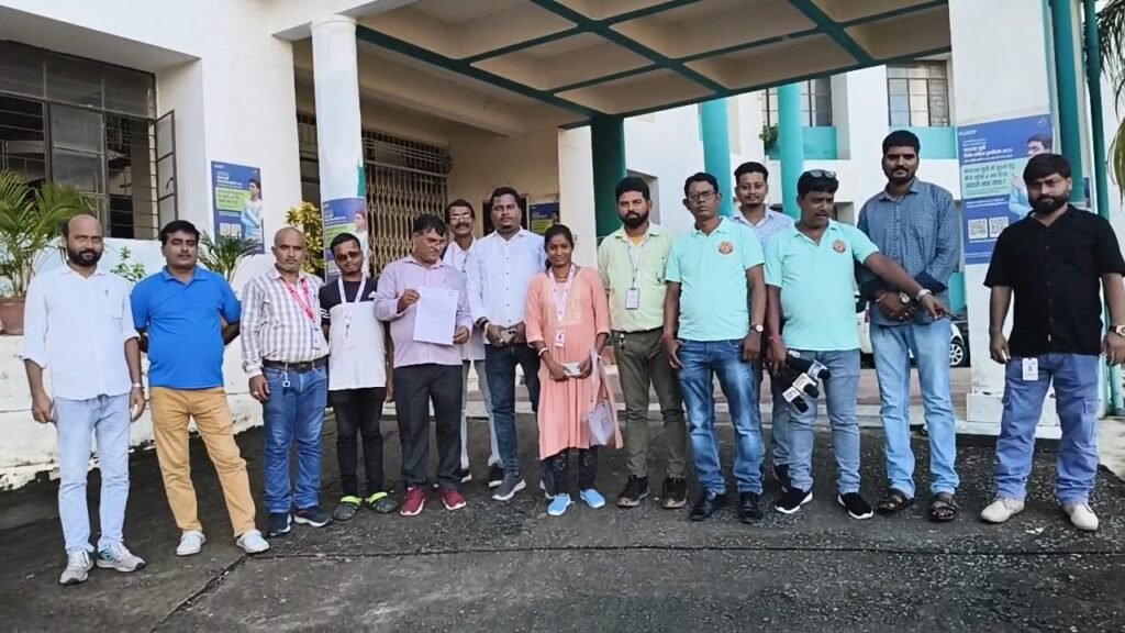 पत्रकार साहिल अंसारी मामले में गोलबंद हुए पत्रकार,अनुमंडल पुलिस पदाधिकारी को सौंपा गया ज्ञापन पत्रकार साहिल अंसारी मामले में गोलबंद हुए पत्रकार,अनुमंडल पुलिस पदाधिकारी को सौंपा गया ज्ञापन