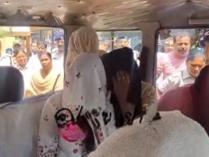 Ranchi:लालपुर के ओम गर्ल्स हॉस्टल से कथित सेक्स रैकेट का भंडाफोड़ Ranchi:लालपुर के ओम गर्ल्स हॉस्टल से कथित सेक्स रैकेट का भंडाफोड़