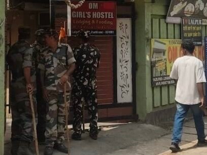 Ranchi:लालपुर के ओम गर्ल्स हॉस्टल से कथित सेक्स रैकेट का भंडाफोड़ Ranchi:लालपुर के ओम गर्ल्स हॉस्टल से कथित सेक्स रैकेट का भंडाफोड़