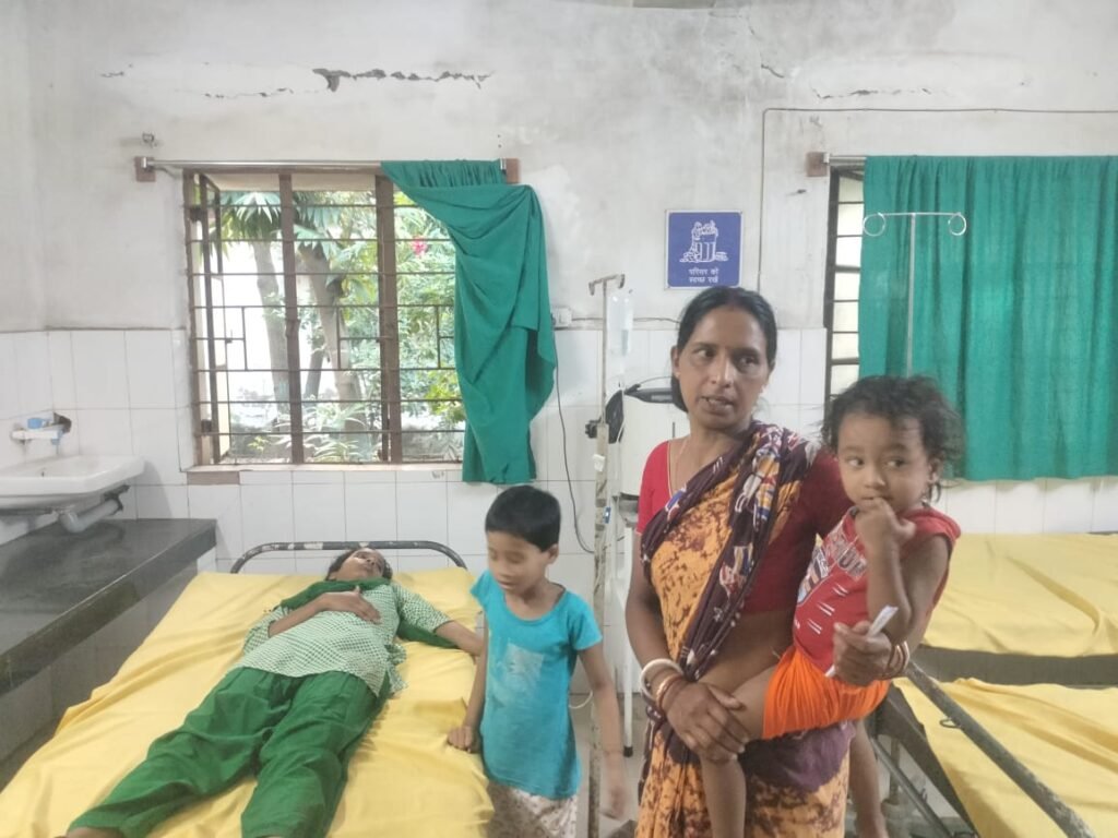 विद्यालय कैंपस में दो छात्राएं आपस में हुई मारपीट अस्पताल में भर्ती विद्यालय कैंपस में दो छात्राएं आपस में हुई मारपीट अस्पताल में भर्ती
