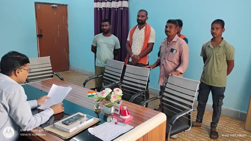 बरहड़वा:बोनीडांगा घोषपाड़ा में काली पूजा स्थल पर अवैध कब्जे का आरोप,ग्रामीणों ने अंचलाधिकारी को सौंपा आवेदन बरहड़वा:बोनीडांगा घोषपाड़ा में काली पूजा स्थल पर अवैध कब्जे का आरोप,ग्रामीणों ने अंचलाधिकारी को सौंपा आवेदन