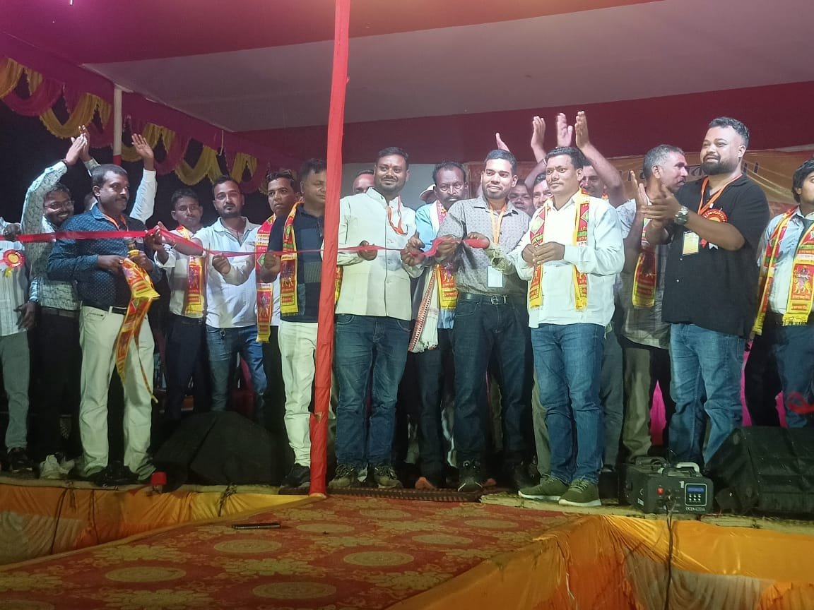 सरयू में दशहरा पूजा के अवसर पर भव्य नागपुरी सांस्कृतिक कार्यक्रम का हुआ आयोजन सरयू में दशहरा पूजा के अवसर पर भव्य नागपुरी सांस्कृतिक कार्यक्रम का हुआ आयोजन