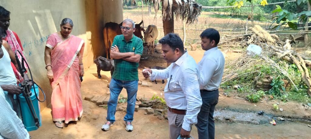 नाबार्ड के महाप्रबंधक ने सरैयाहाट में जीवा परियोजना क्षेत्र का किया निरीक्षण,किसानों को दी प्राकृतिक खेती की सीख नाबार्ड के महाप्रबंधक ने सरैयाहाट में जीवा परियोजना क्षेत्र का किया निरीक्षण,किसानों को दी प्राकृतिक खेती की सीख