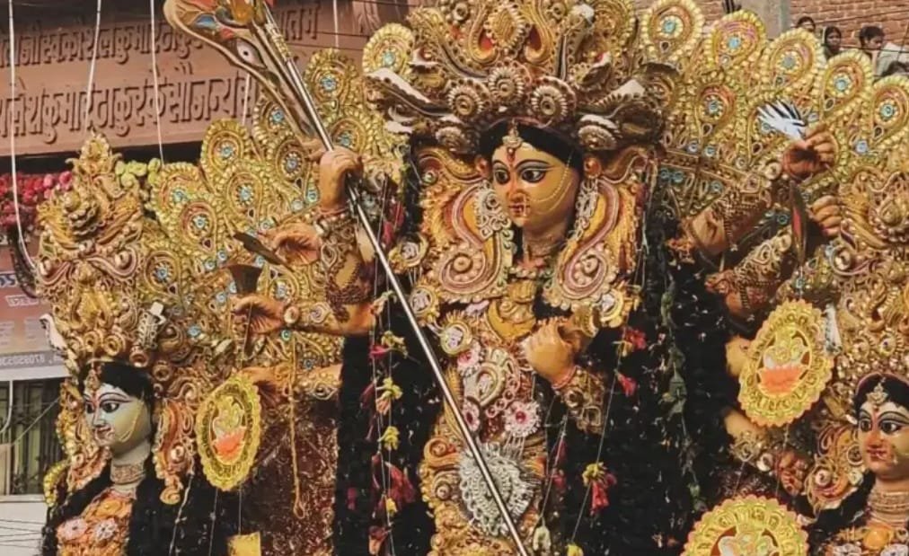गढ़वा: पारंपरिक श्रद्धा और उत्सव के साथ हुआ मां दुर्गा की प्रतिमा का विसर्जन
