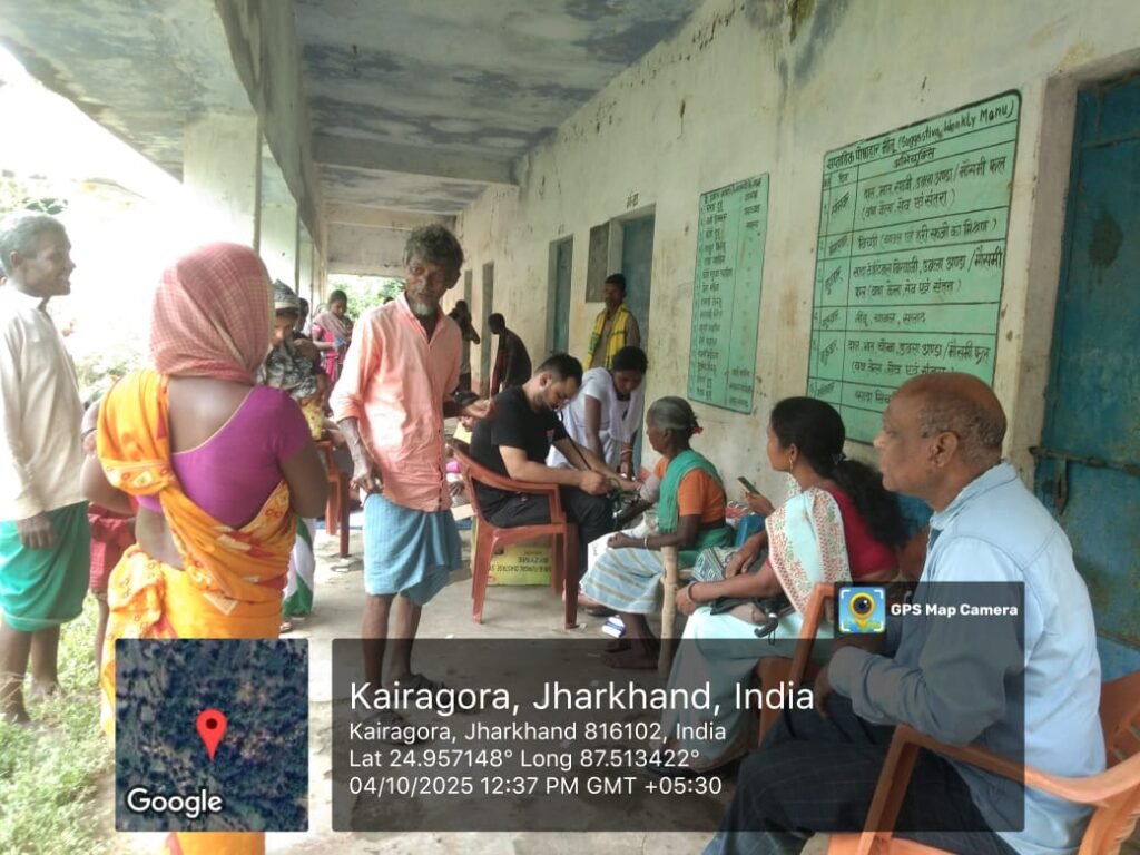 कैरोग़ोडा गांव में घर-घर जाकर स्वास्थ्य विभाग टीम ने किया जांच कैरोग़ोडा गांव में घर-घर जाकर स्वास्थ्य विभाग टीम ने किया जांच