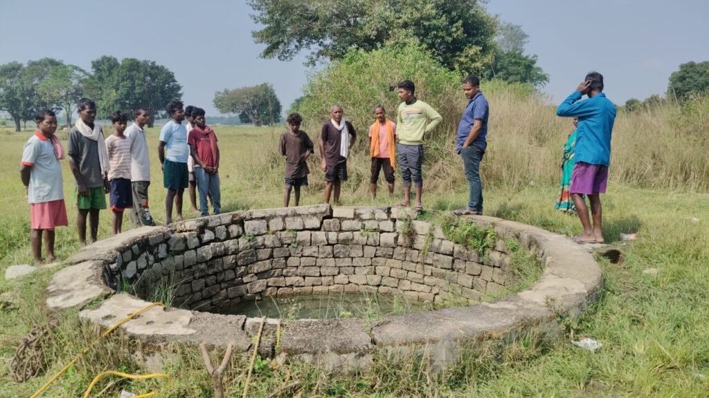 हापामुनि गांव के कुआं में गिरकर डूबने से एक युवक की हुई मौत,जांच में जुटी पुलिस हापामुनि गांव के कुआं में गिरकर डूबने से एक युवक की हुई मौत,जांच में जुटी पुलिस