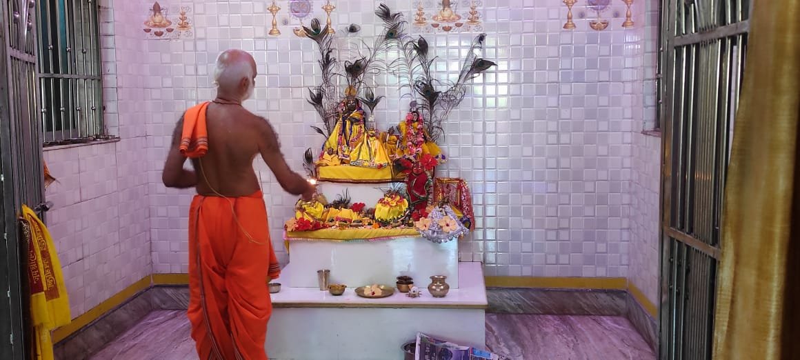 राधा कृष्ण ठाकुरबाड़ी में मनाया गया गोवर्धन पूजा राधा कृष्ण ठाकुरबाड़ी में मनाया गया गोवर्धन पूजा